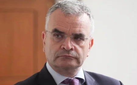 Government Faces Criticism for Excluding Middle-Income Workers from €10 Budget Hike in New Benefit Plan