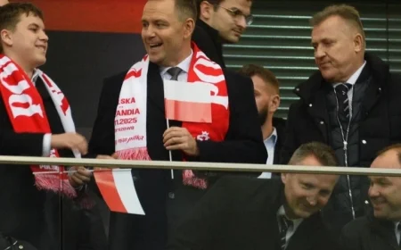 Fans Chant President’s Name and Hurl Insults at Tusk as Stadium Erupts
