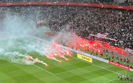 Outrageous Fan Behavior Forces Referee to Halt Poles’ Match