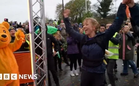 Watch Sara Cox Triumphantly Finish 135-Mile Charity Run in Inspiring Moment
