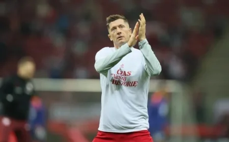 Minutes Before the Match Against the Netherlands Lewandowski and Team Make Unexpected Gesture Making Waves