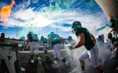 Huskies and Gaels Battle for Vanier Cup Spot in High-Stakes Mitchell Bowl Showdown