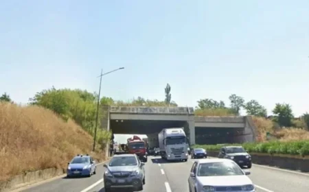 Dramatic Incident on Raccordo Anulare: Woman Stabbed by Husband Escapes from Moving Car