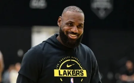 LeBron James Returns to Lakers for Monday Practice Session