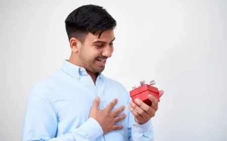 Discover 5 Unique Men’s Day Gift Ideas for the Office Beyond Mugs