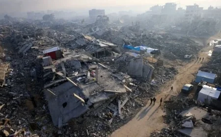 Israeli Strikes in Gaza Result in the Deaths of 32 Palestinians Amidst Hamas Warning of Dangerous Escalation