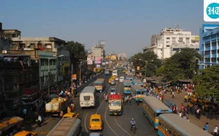 Kolkata in Chaos as Strong Earthquake Tremors Force Residents into the Streets India News