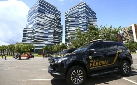 Protests Erupt with Honking and Funeral March Outside Federal Police Headquarters Following Bolsonaro’s Preventive Detention