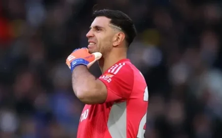 Emi Martinez Blunder Offers Relief to Man Utd Fans After Aston Villa Goalkeeping Error