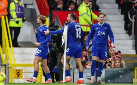 10-Man Everton Shocks Man United While Seamus Coleman’s Comeback is Cut Short