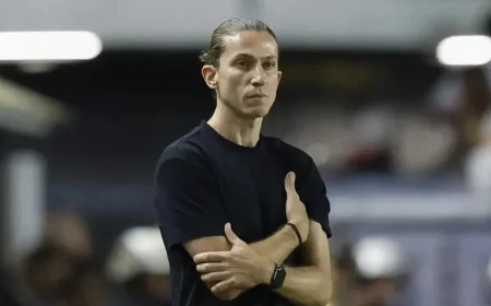Filipe Luís Reveals Flamengo Lineup Minus Arrascaeta with Surprise Strikers