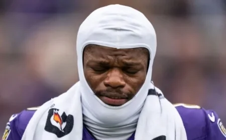 Lamar Jackson Criticized by Mother for Not Running in Eagles Loss