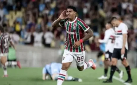 John Kennedy Ends Goal Drought with Fluminense Celebration