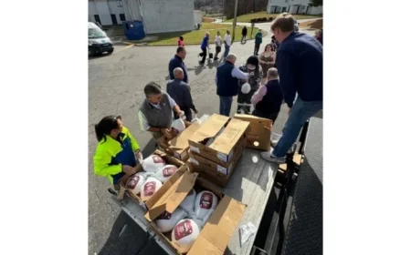 Republic Services Distributes 1,000 Holiday Turkeys in Tennessee