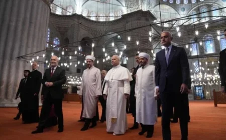 Pope Leo Visits Mosque, Removes Shoes but Skips Prayer
