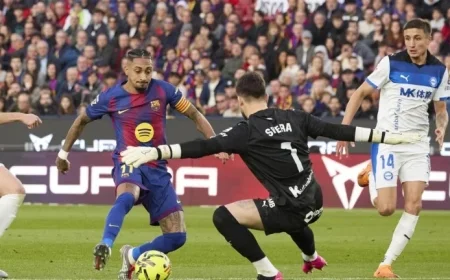 Raphinha and Pedri Lead Barcelona’s Resilient Defense to Victory