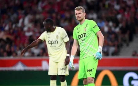 Lukas Hradecky Urges Teammates to Step Up and Contribute More