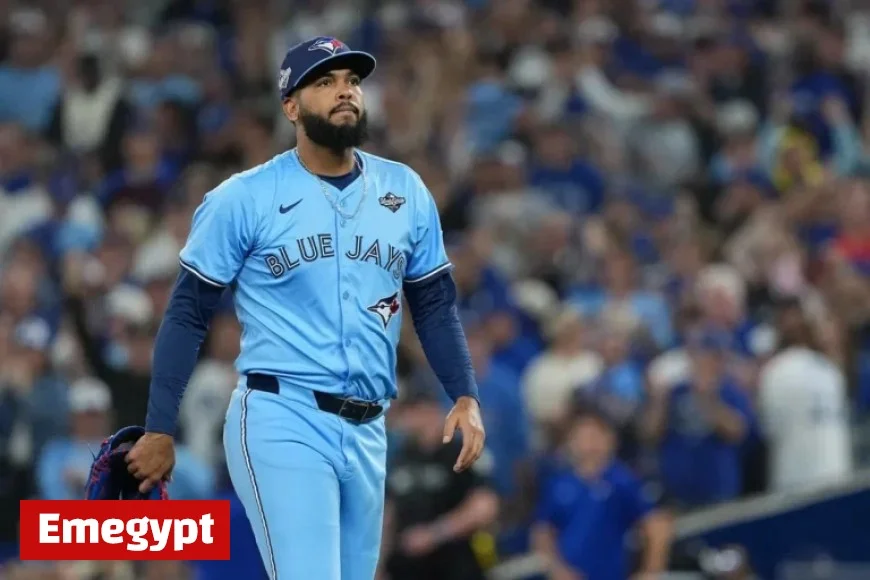 Discover Seranthony Dominguez: Wife, Parents, Net Worth, Contract Details