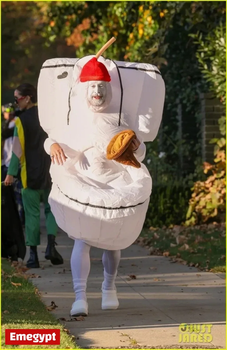 Macaulay Culkin and Brenda Song Make Halloween Splash as Toilet and Robin