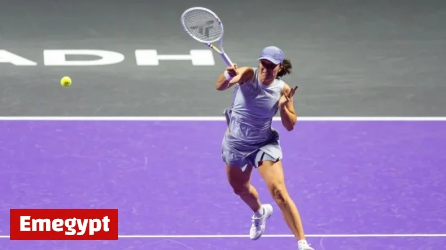 Swiatek Triumphs Over Keys in WTA Finals Opener