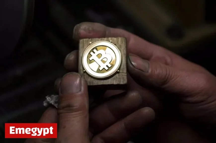 Experts Forecast Volatile November for Bitcoin