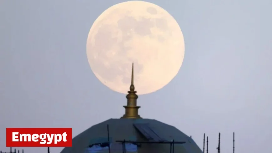 Discover the Ultimate Guide to Spotting the Beaver Supermoon 2023’s Largest Full Moon