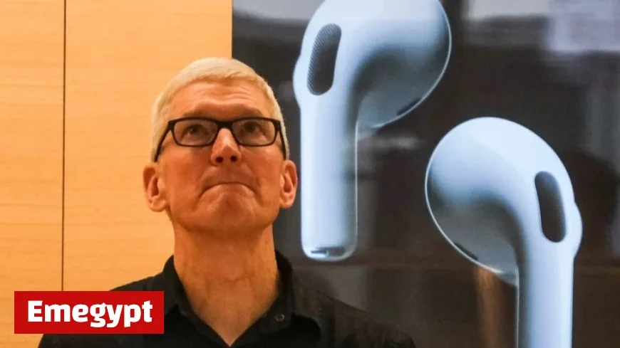 Apple Aims to Shatter Holiday Sales Records Amid Consumer Budget Cuts