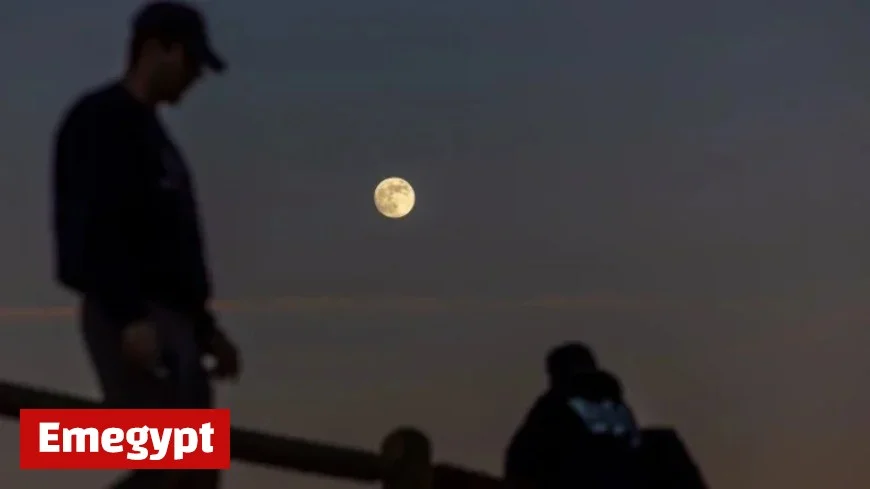 Discover When to Watch the November Beaver Moon and Southern Taurid Meteor Shower Peak