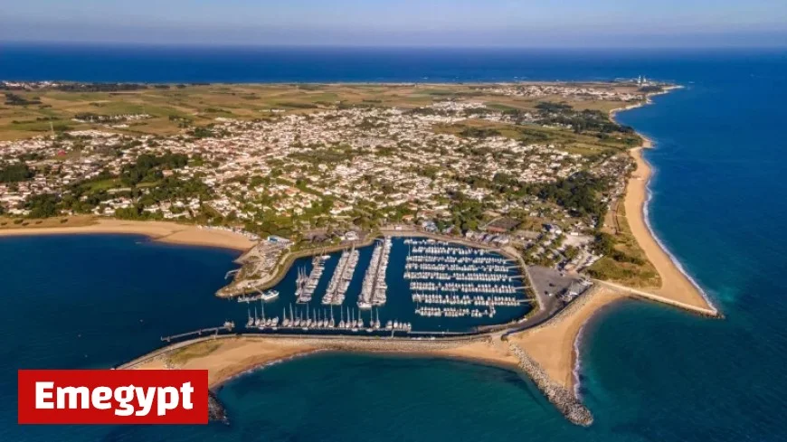 Driver shouting Allahu Akbar injures 10 by ploughing into crowd at popular holiday destination