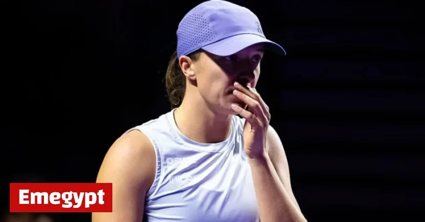 Iga Świątek Battles for Survival in WTA Finals; Rival Issues Warning