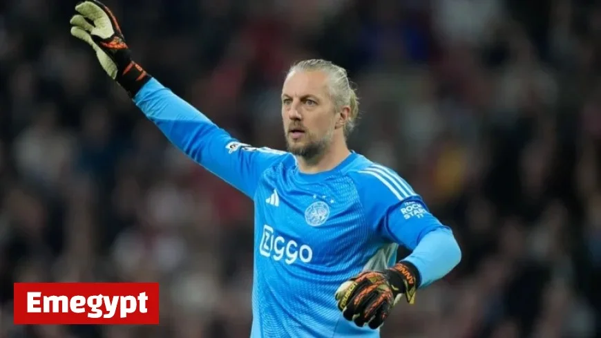 Pasveer Blocks Two Turkish Goals; Forbs Puts Barcelona Behind