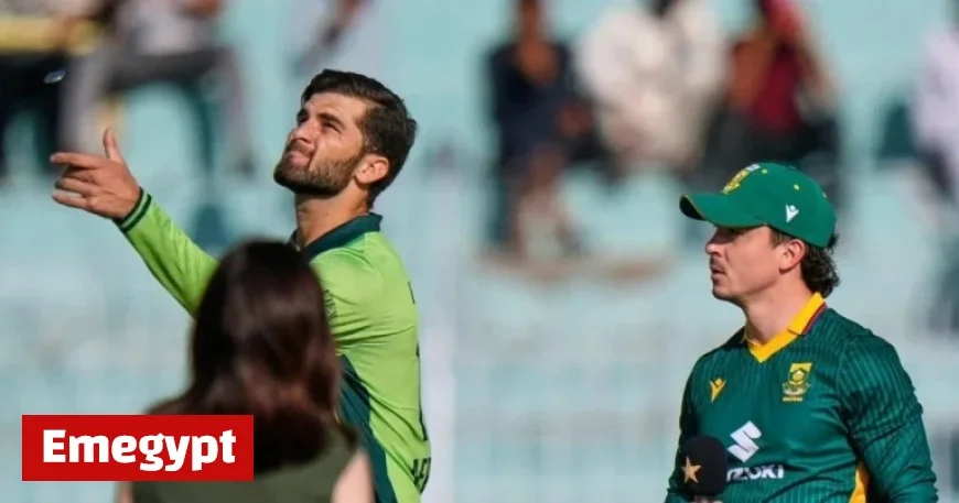 De Kock Shines with Century as South Africa Dominates Pakistan in Second ODI