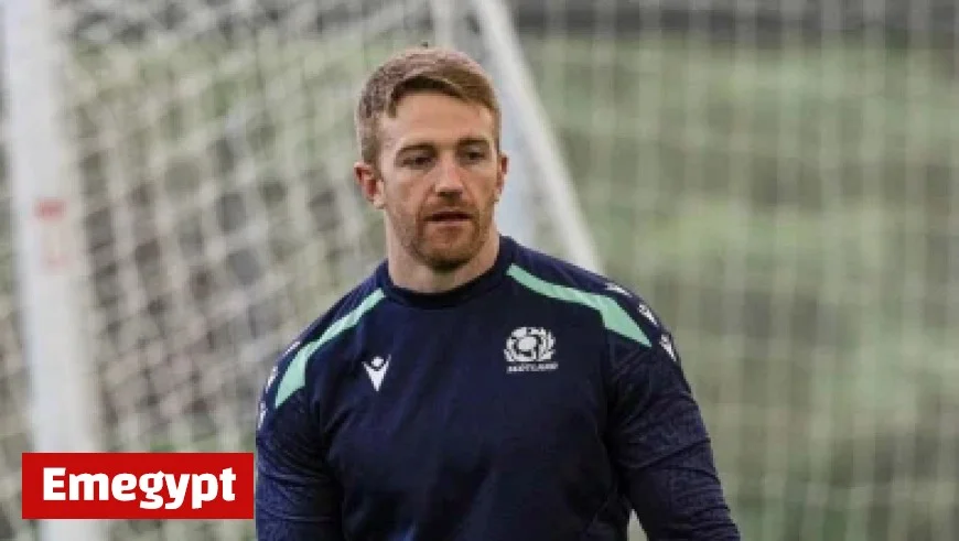 Bruno Fernandes Playfully Slaps Bryan Mbeumo in Manchester United vs Tottenham Clash – Premier League 2025 Highlights