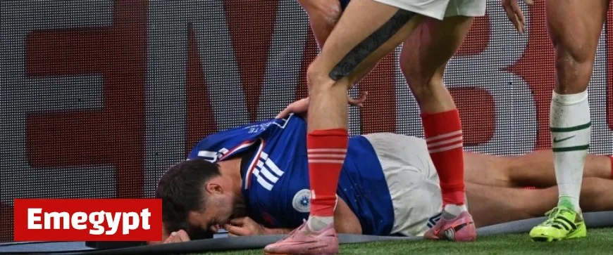 Watch: France vs South Africa Damian Penaud Aggressively Pushed into Advertising Boards by Springbok Defender