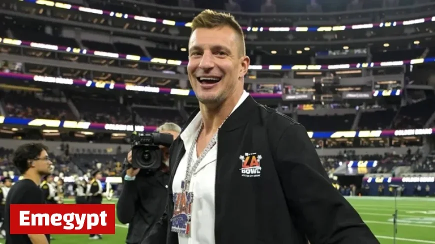 Rob Gronkowski Retires from NFL with One-Day Patriots Contract Ceremony
