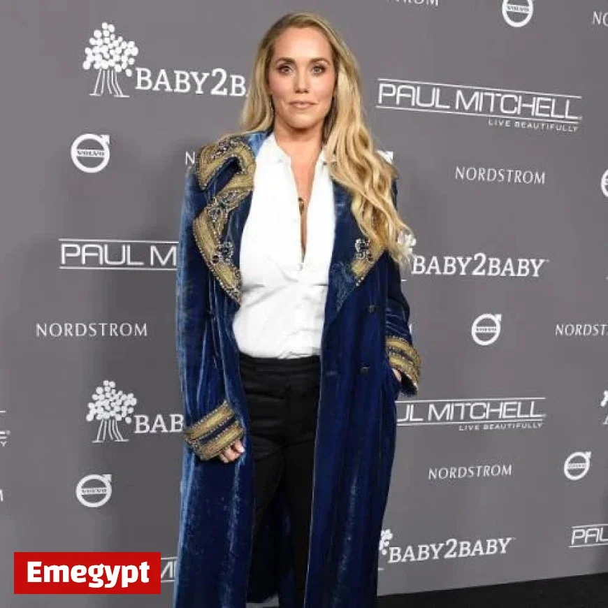 Elizabeth Berkley Overcomes Career Setback After ‘Showgirls’ Flop