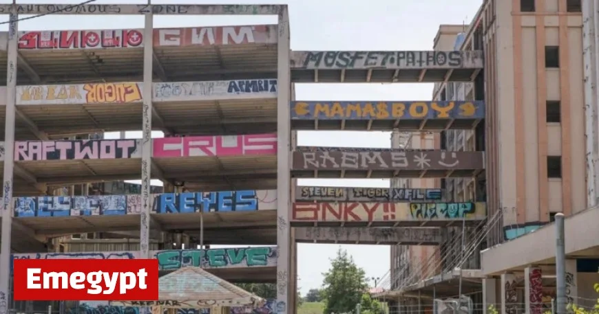 New Orleans Firefighters Tackle Two-Alarm Blaze at Bywater Navy Base