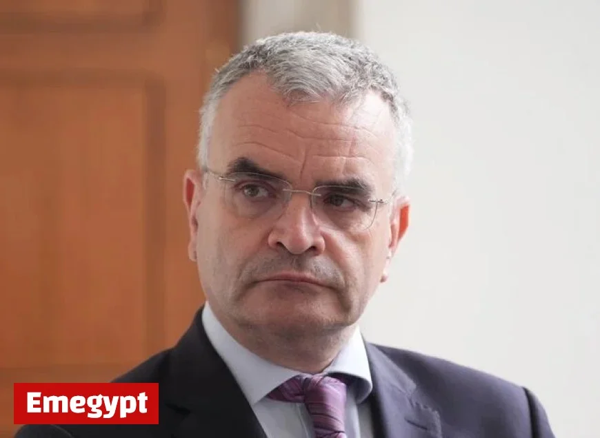 Government Faces Criticism for Excluding Middle-Income Workers from €10 Budget Hike in New Benefit Plan