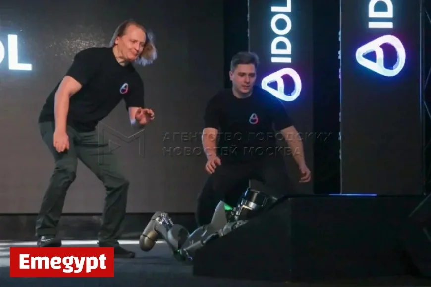 Russian Robot Stumbles on Stage During Debut Performance