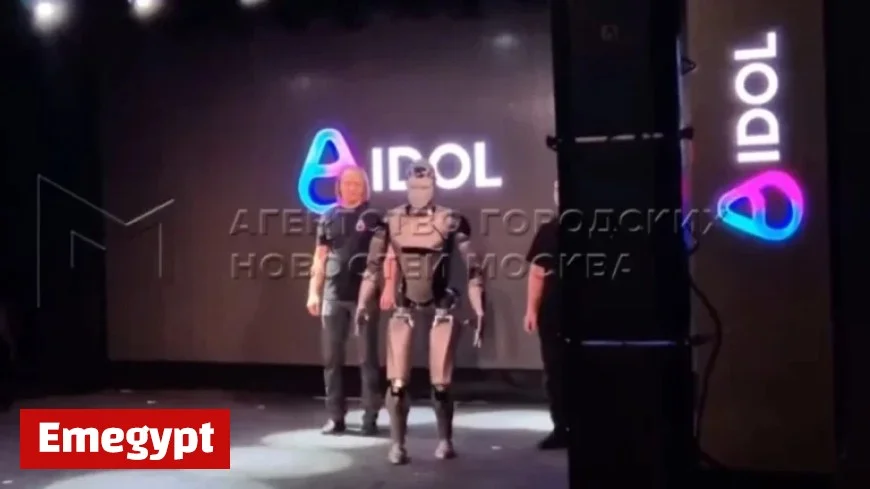 Russian Robot Takes a Tumble on Stage at Moscow Showcase