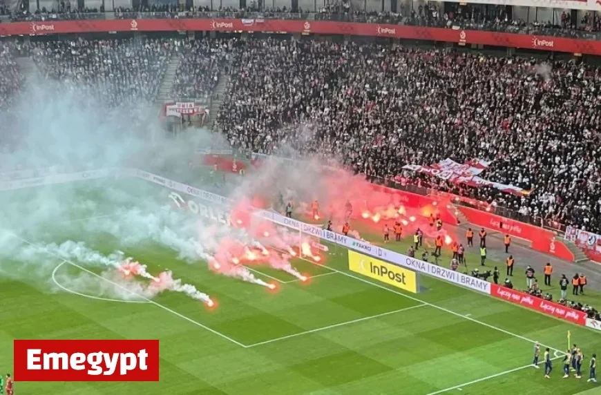 Outrageous Fan Behavior Forces Referee to Halt Poles’ Match