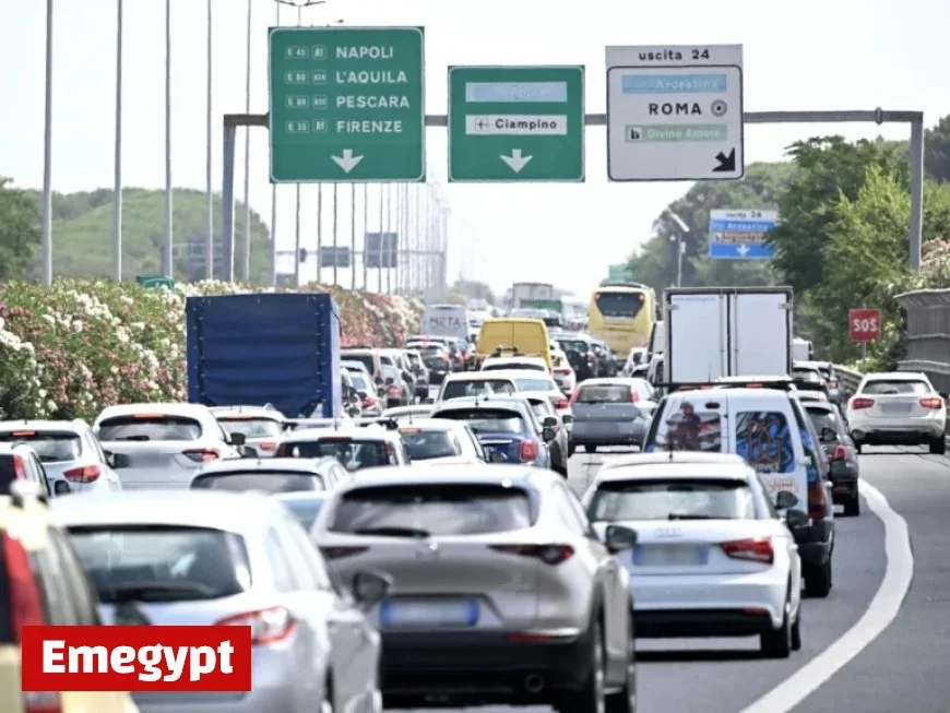 Woman Stabbed by Ex-Partner Escapes by Jumping from Stationary Car on Gra