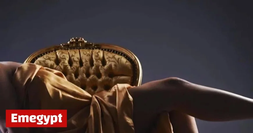 Cam Girl Shares Secret Night Job While Keeping Her Identity Hidden from Family