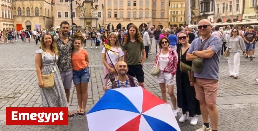 Discover the Exciting World of Being a Tour Guide in Prague