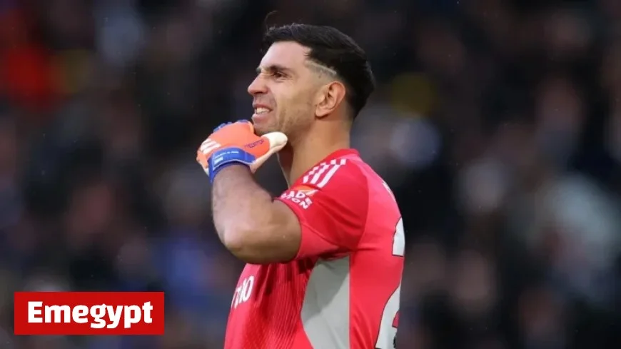Emi Martinez Blunder Offers Relief to Man Utd Fans After Aston Villa Goalkeeping Error