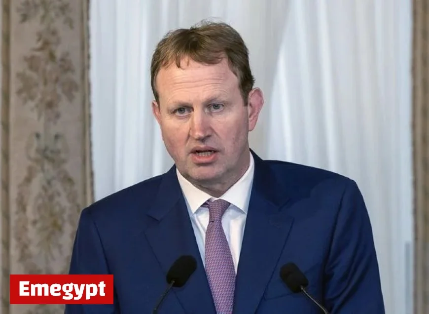 New plan requires working asylum seekers to contribute up to 40 percent of income for accommodation costs