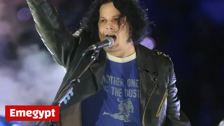Jack White and Eminem Wow Crowd with Epic Halftime Performance at Thanksgiving Packers-Lions Game