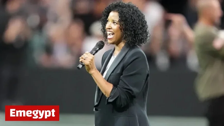 Renée Elise Goldsberry Sings National Anthem at Ravens-Bengals Game