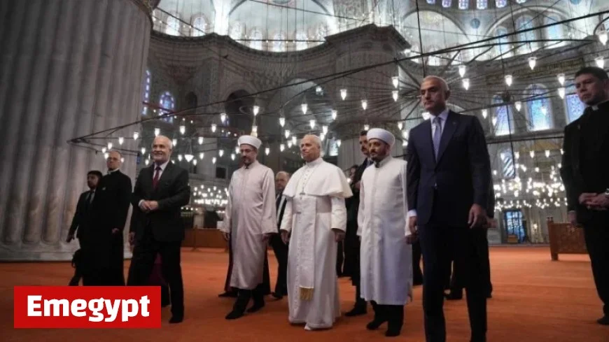 Pope Leo Visits Mosque, Removes Shoes but Skips Prayer