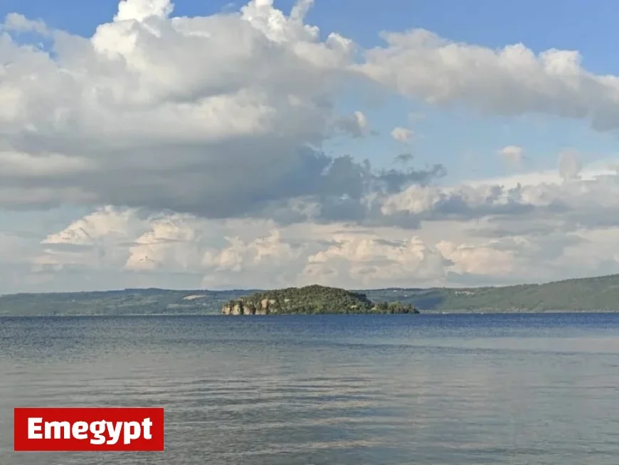 Bolsena: Firefighters Rescue Stranded Fisherman Amid Storm on the Lake